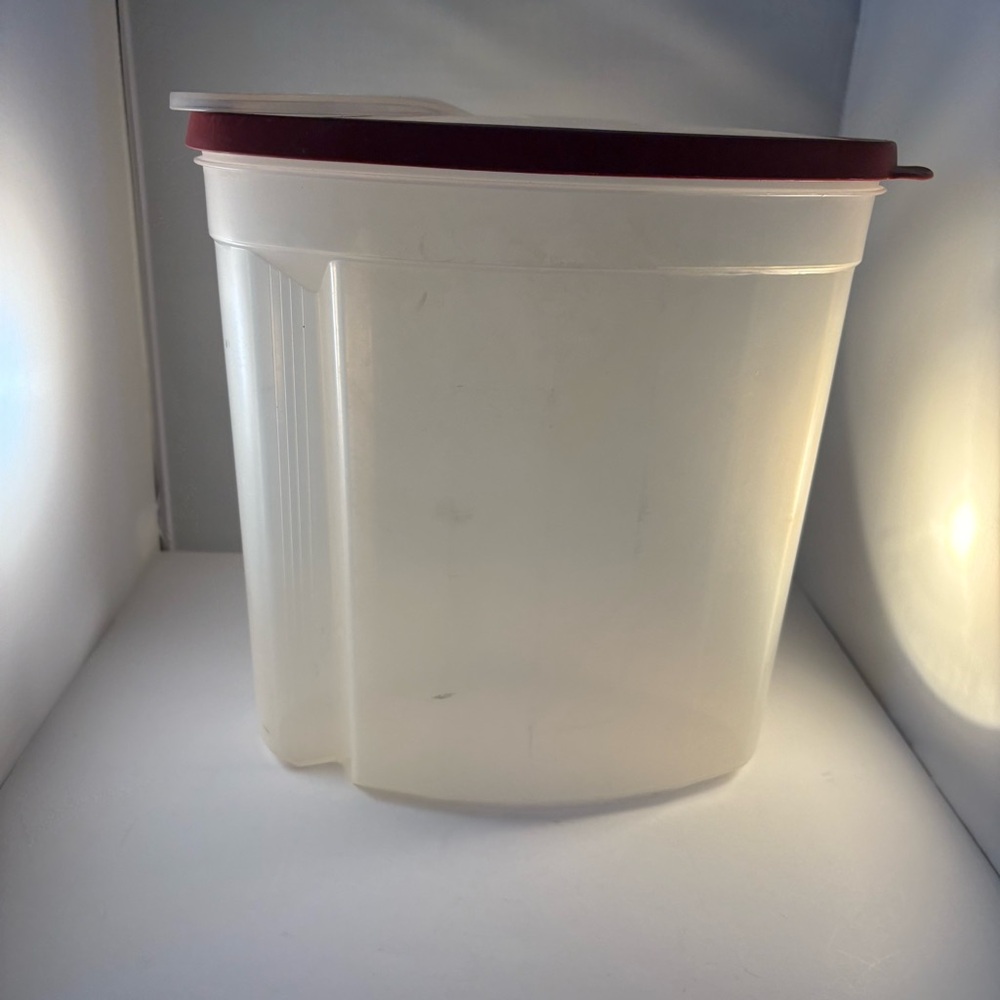RUBBERMAID 1.5 Gallon Flex & Seal Cereal Food Storage Container #556 W/ Pour Lid